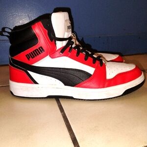PUMA Rebound V6 Mid Sneakers